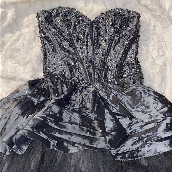 Fiesta prom dress - Picture 2 of 8